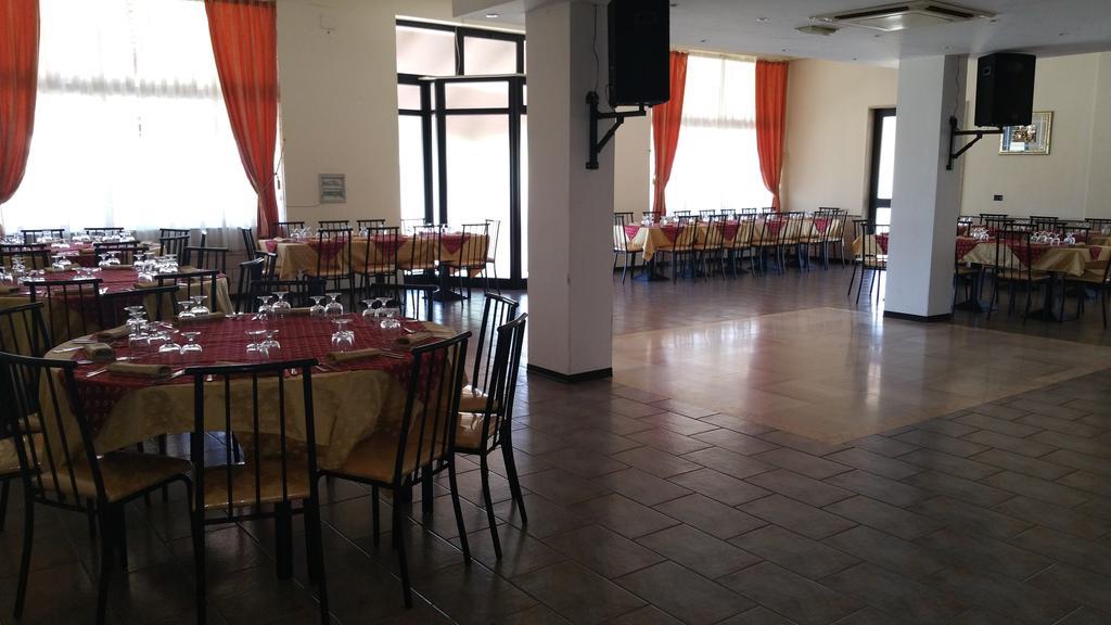 Hotel Genius Corato Bagian luar foto